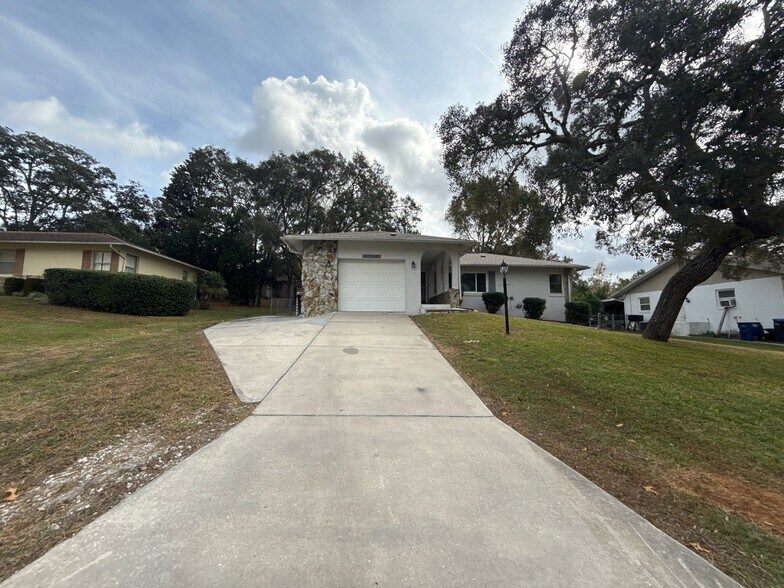 Building Photo - 227 S Lee St