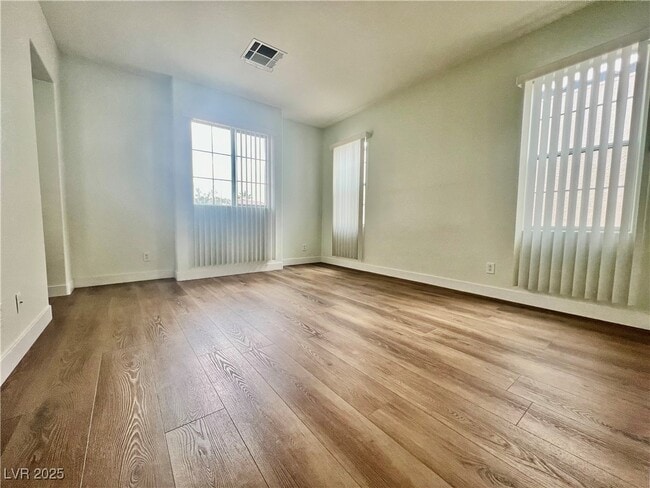 Building Photo - 1324 Sun Village Ave