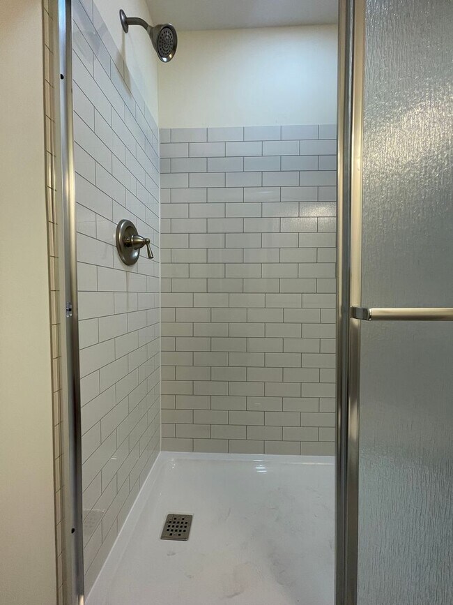 Building Photo - Charming Remodeled 3BR Home with Modern Finishes and Spacious Fenced in Yard