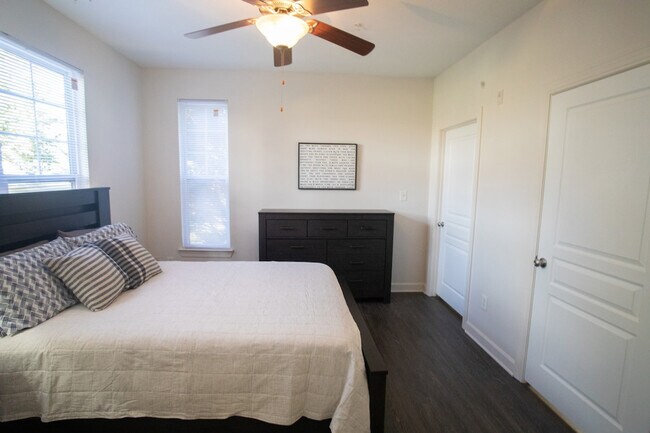 Building Photo - 8122 Hydon Dawn Ln