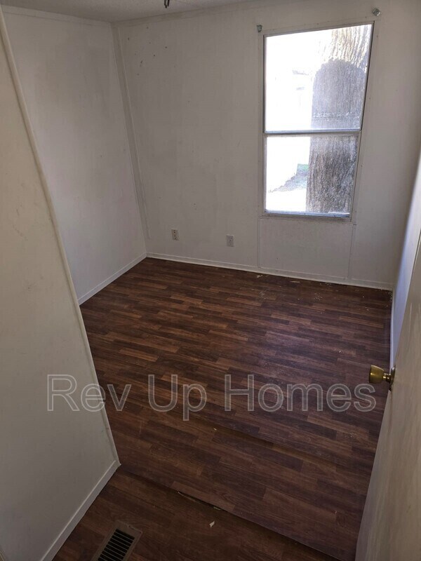 Building Photo - 123 Fred Dr