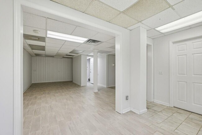 Building Photo - 2056 Abby Ln NE