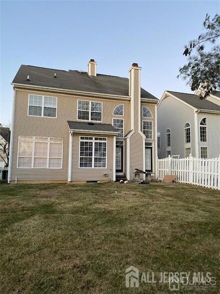 Building Photo - 33 Marion Dr