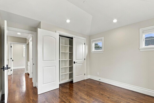 Building Photo - 3878 Magnolia Dr