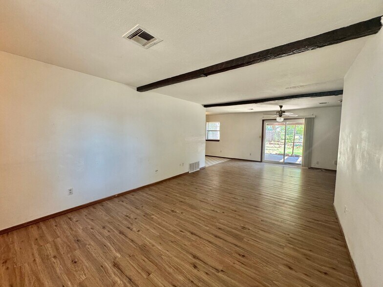 Building Photo - 1233 Straka Terrace