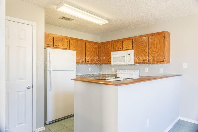 Building Photo - 10545 Bay Tree Dr