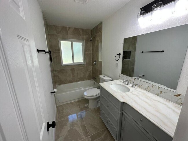 Building Photo - 2122 Mara Ct
