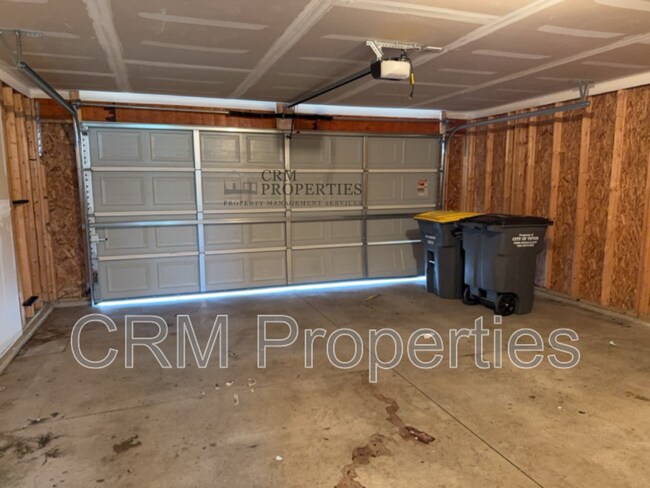 Building Photo - 211 Barr Ct
