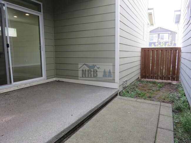Building Photo - Stunning 3 bd House located in a Gated Community of Puyallup!
