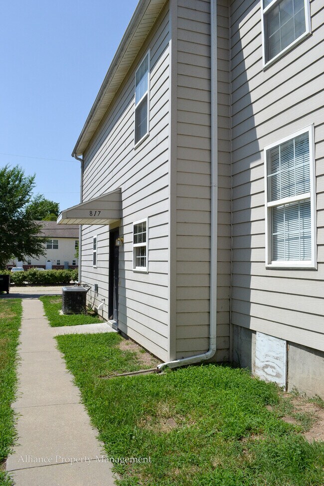 Primary Photo - Bluemont Ave. 815-817