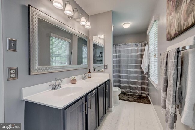 Building Photo - 583 Henderson Rd