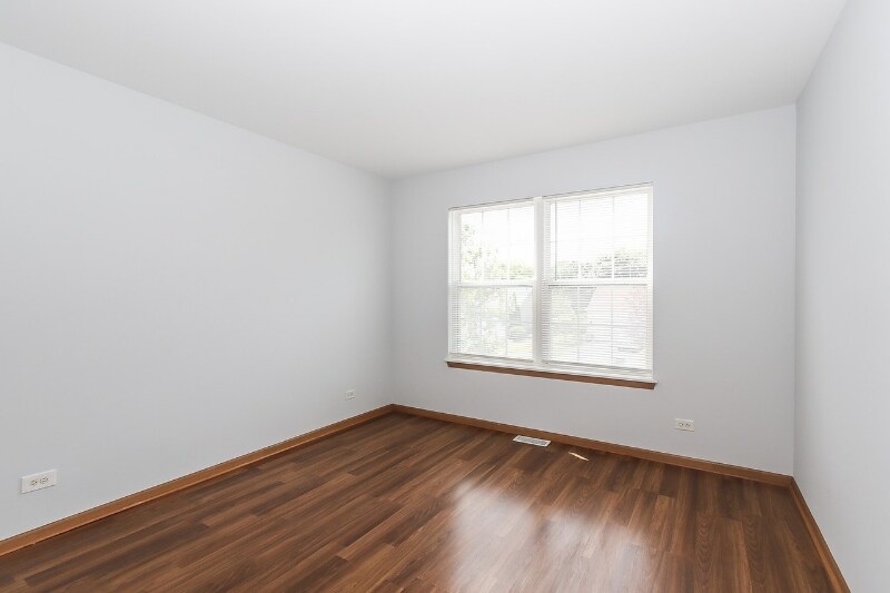 Building Photo - 720 Woodewind Dr