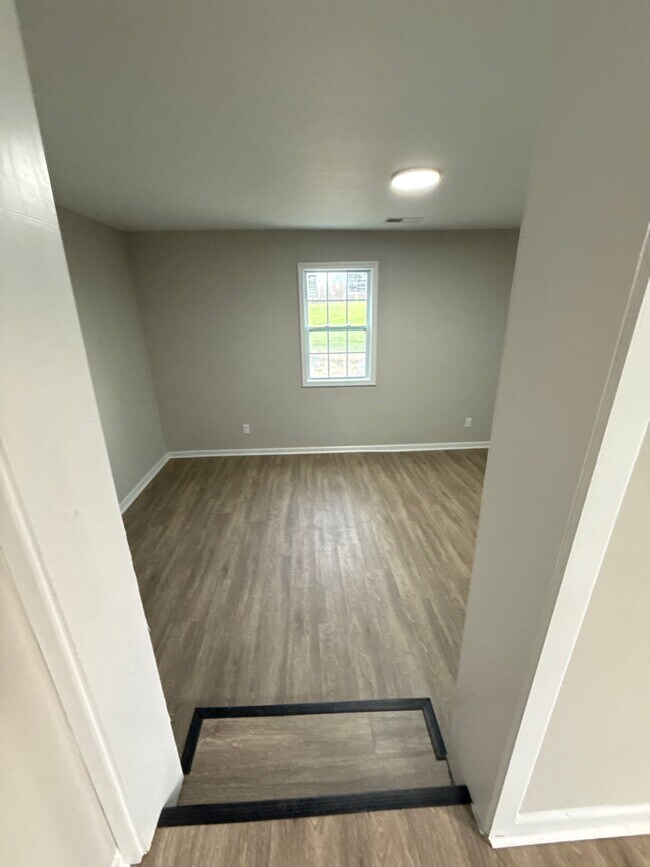 Building Photo - 612 Windrow Rd