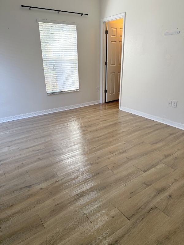 Building Photo - 305 E Hanlon St