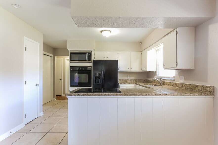 Building Photo - 1392 Devonhurst Dr