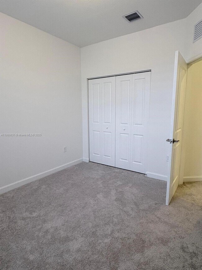 Building Photo - 2490 SE 29th St