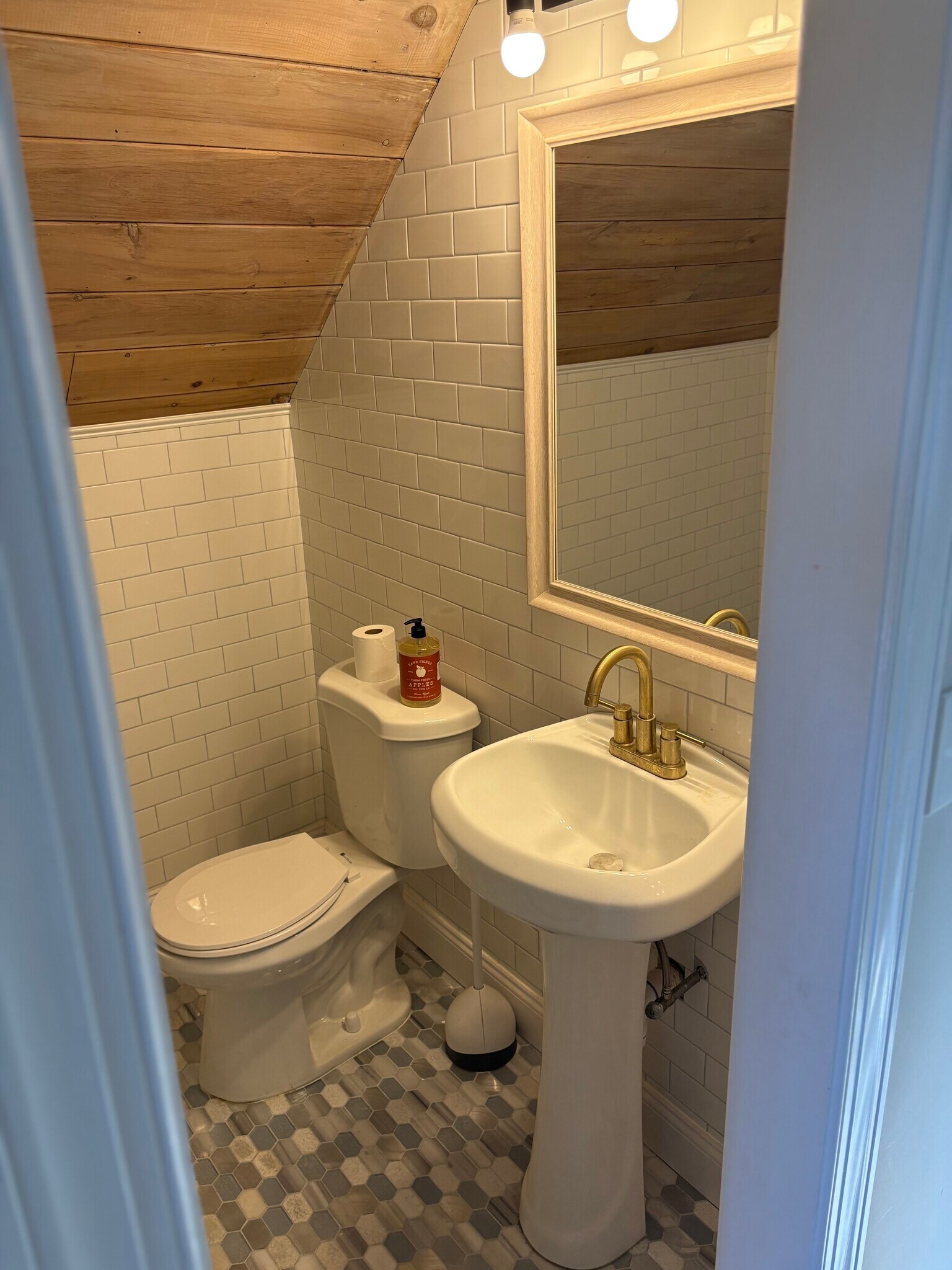 Building Photo - 11 Post Rd