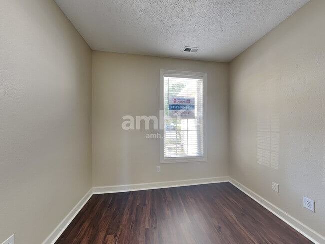 Building Photo - 9734 Lomax Dr