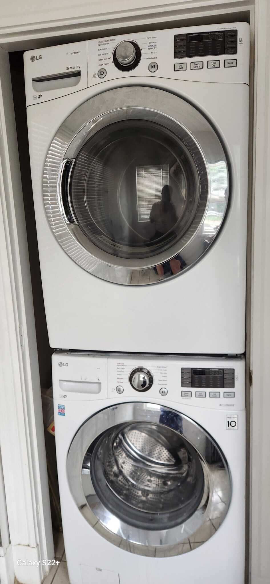 Building Photo - 389 Newport Ave