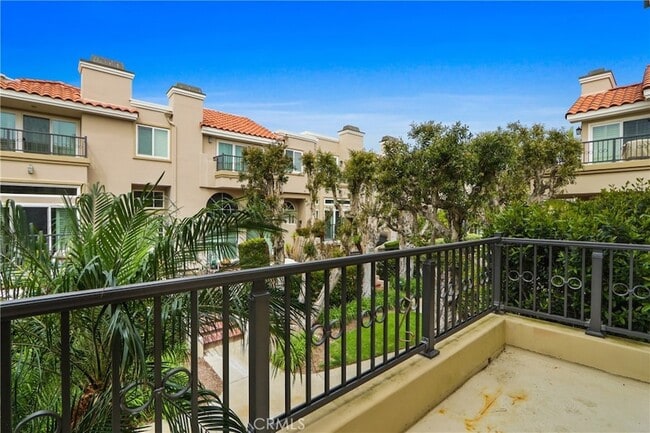 Building Photo - 6031 Shadowbrook Cir