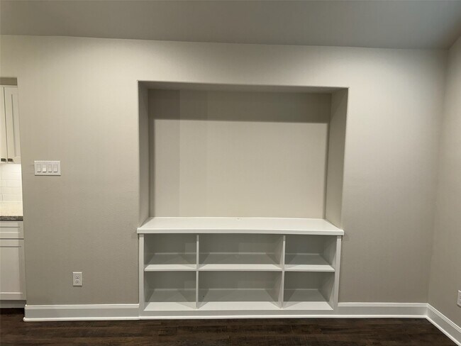 Building Photo - 10110 Barberry St