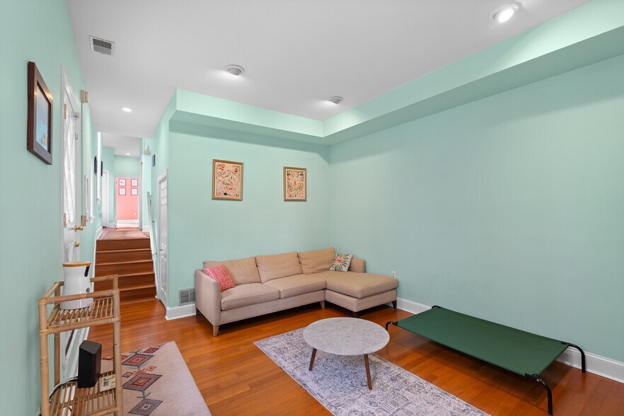Building Photo - 1613 Green St