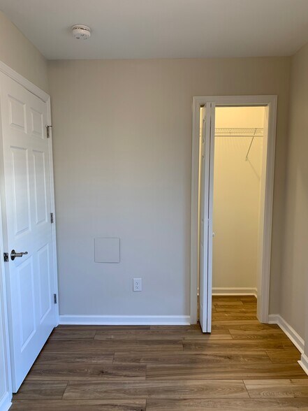 Building Photo - 324 Russell Ave