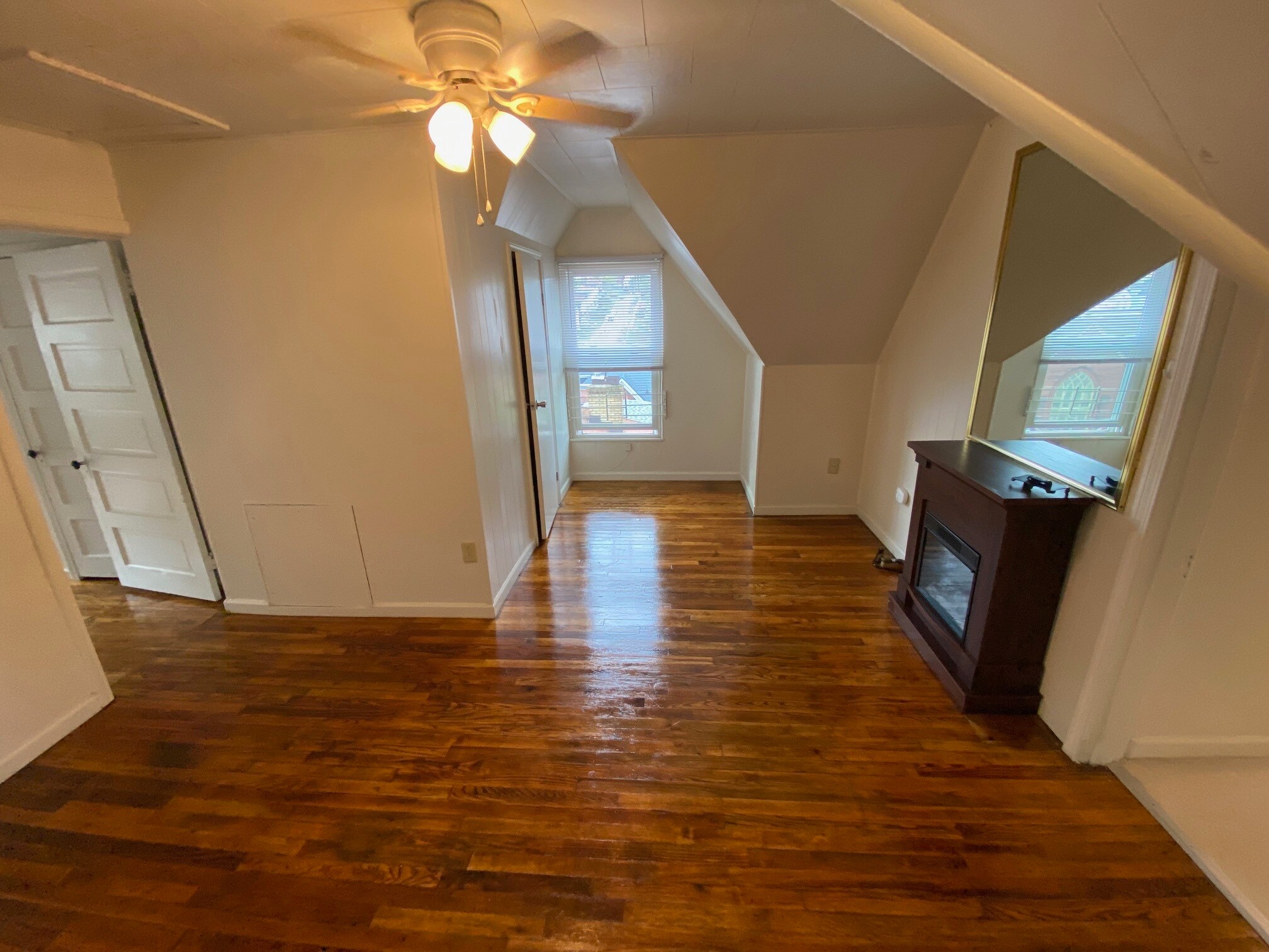 living rm - 3916 Coleman St