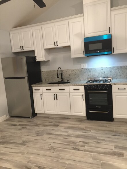 Building Photo - 912 31st St