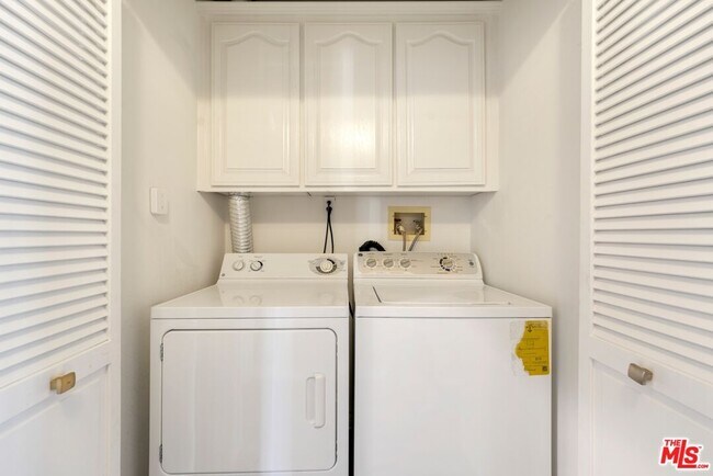 Building Photo - 1278 S Camden Dr