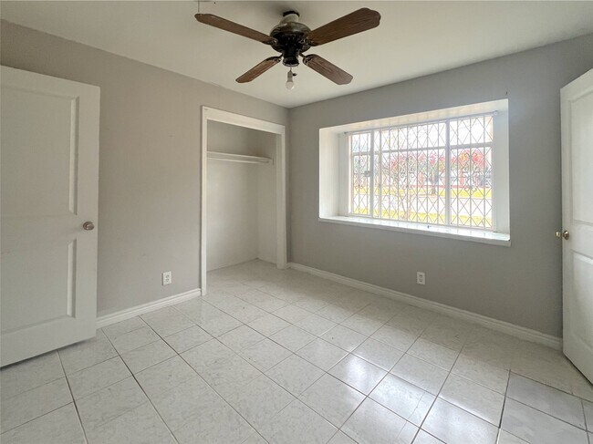 Building Photo - 13522 Hollypark Dr