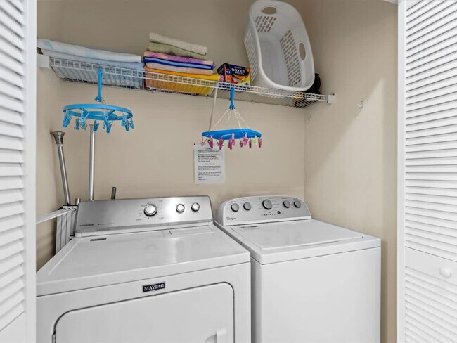 Building Photo - 113 Pompano Beach Dr