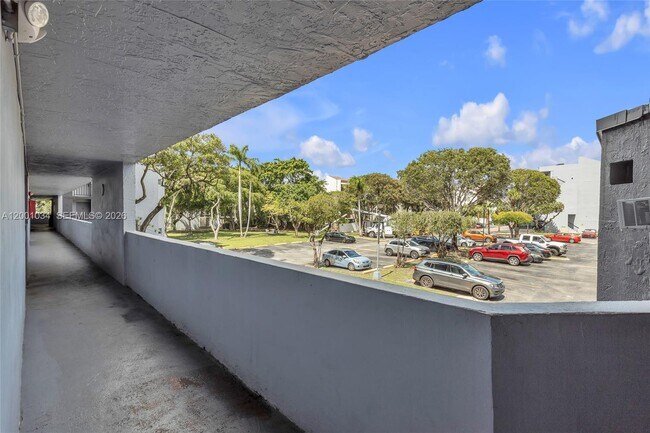 Building Photo - 210 Fontainebleau Blvd