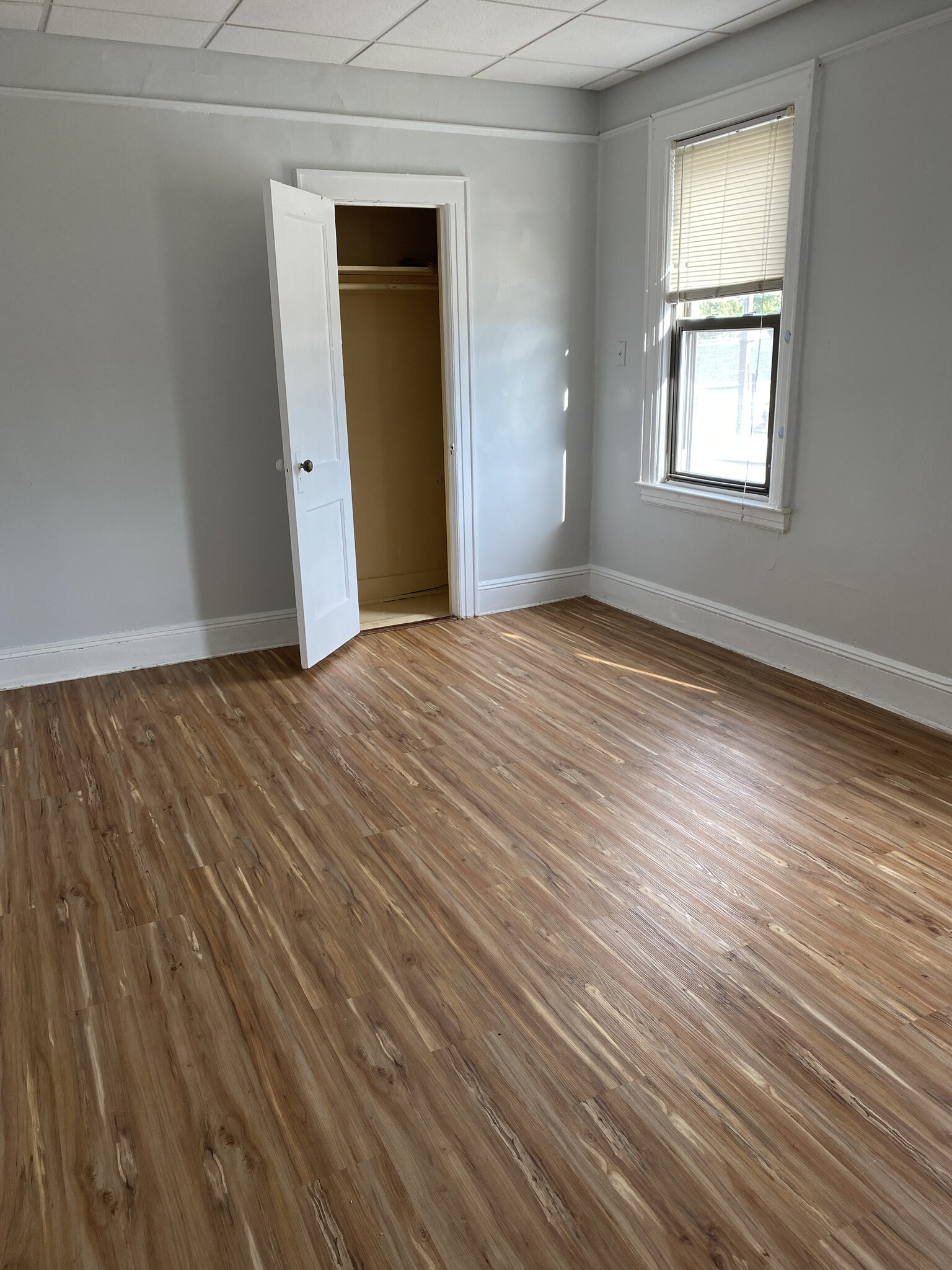 Building Photo - 85 Westbury Ave