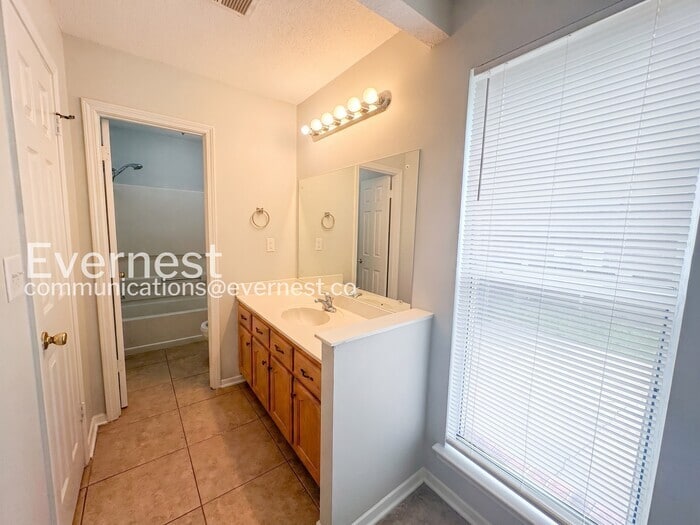 Building Photo - 6230 Somerset Dr