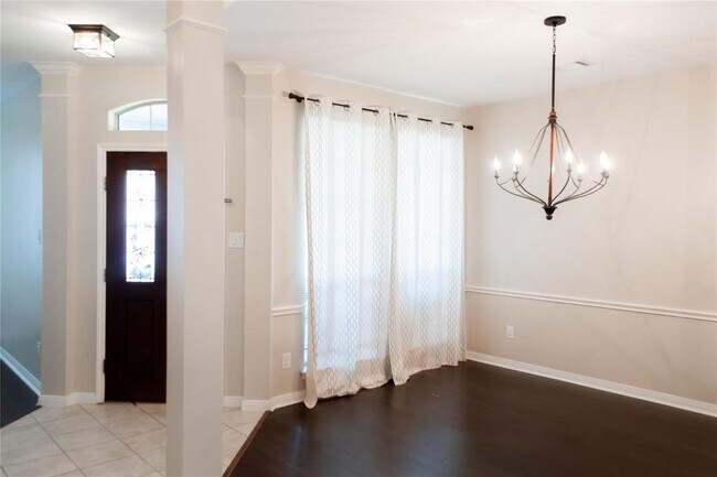 Building Photo - 410 Blossomwood Dr