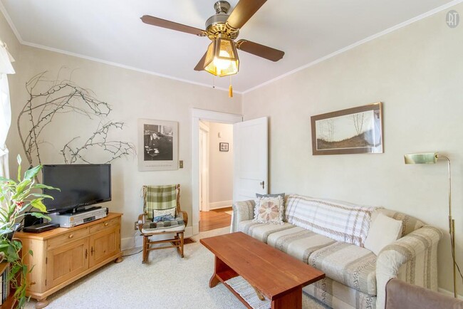 Building Photo - 3 Bed, 1.5 Bath Home with Backyard and Ple...