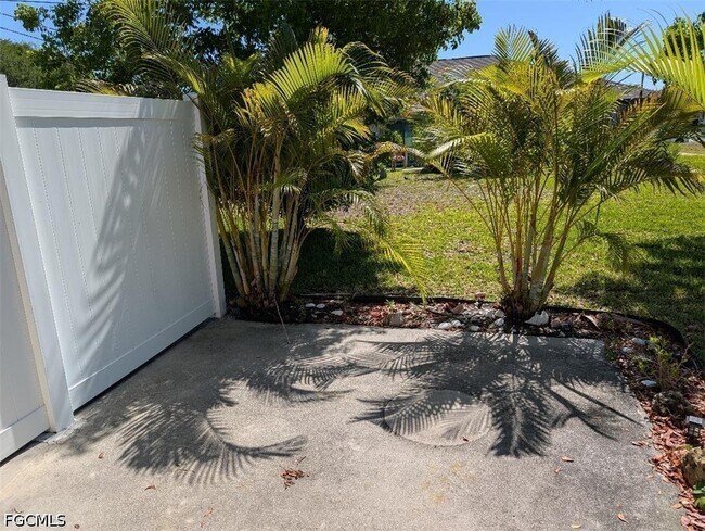 Building Photo - 4405 SW 8th Ct