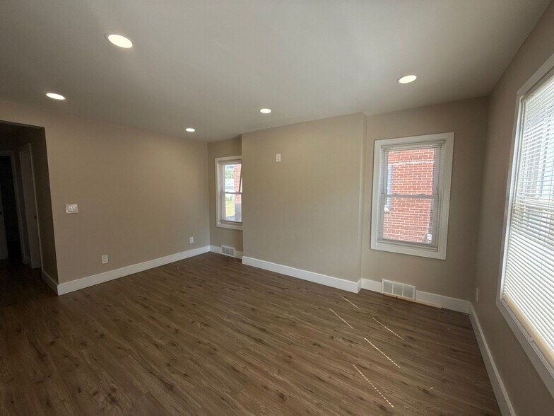 Building Photo - Freshly Renovated Single Family Home In De...