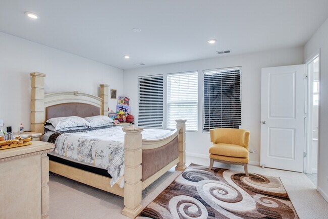 Building Photo - 491 Watercress Dr