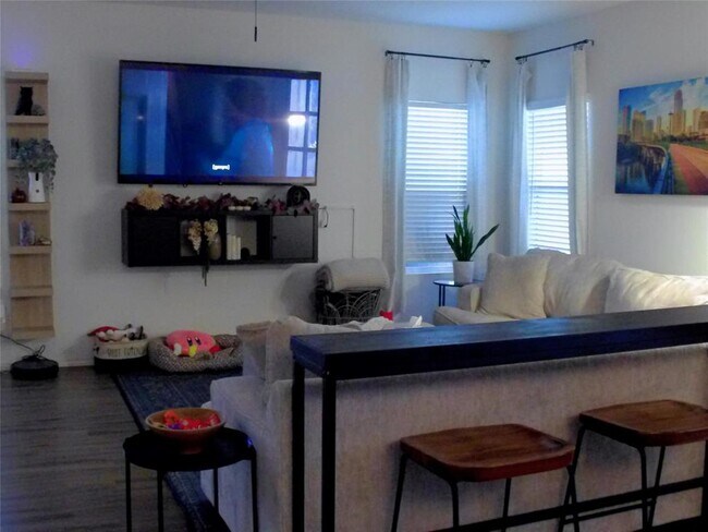 Building Photo - 10629 Sunday Dr