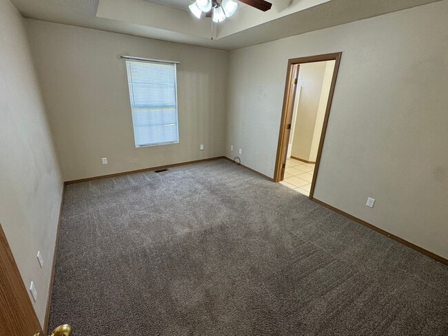 Building Photo - 2 bedroom 2 bathroom duplex with yard care...