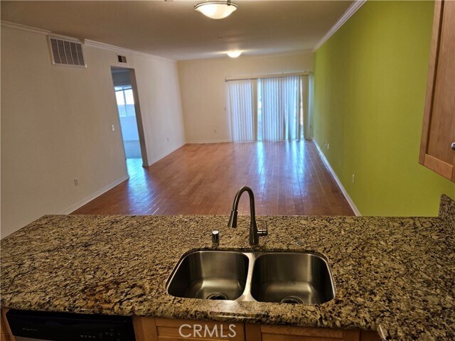 Building Photo - 214 S Alexandria Ave