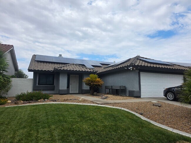 Building Photo - This Home Is Loaded!