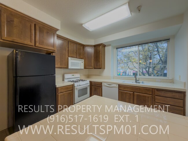 Building Photo - Excellent Natomas Townhouse