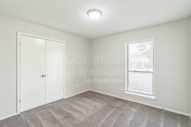 Building Photo - 2804 Red River St