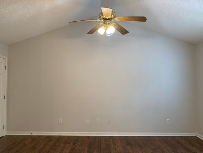 Building Photo - Clayton Ranch, 3 Bedrooms, Large Yard, App...