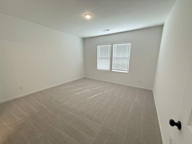 Building Photo - 9617 N Colrain Ave