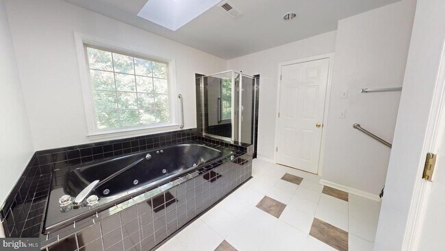 Building Photo - 9811 Fendale Ln