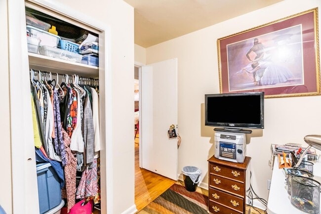 Building Photo - 9720 Brooks Ln